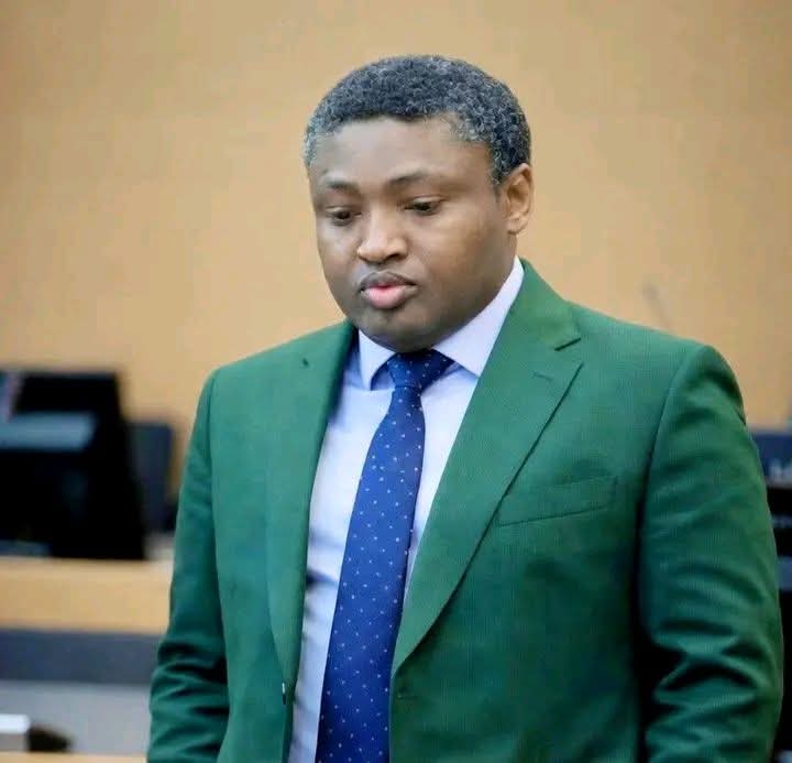 engrICO2015's tweet photo. Current photo of Simon Ekpa .... Look very clean and  healthy 💪 
Lol hahaha 😂🤣 

What do u think ? https://t.co/2CTfJ7Tbf9