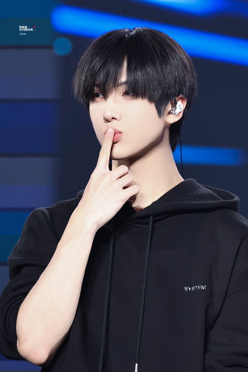 𝗥𝗘𝗗 𝗖𝗛𝗘𝗖𝗞 tweet media