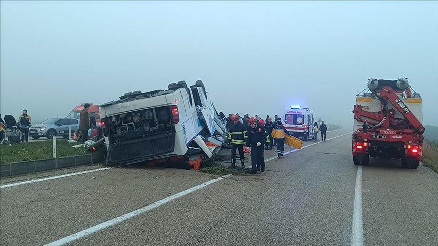 sadullahkisacik's tweet photo. Maalesef bayramı kötü bir haberle karşıladık. 
Adana Kozan/Arslanlı Mahallesi mevkiinde yolcu otobüsünün devrilmesi sonucu hayatını kaybeden iki vatandaşımıza Allah'tan rahmet, yaralı vatandaşlarımıza acil şifalar diliyorum. https://t.co/X3LTla8m2f