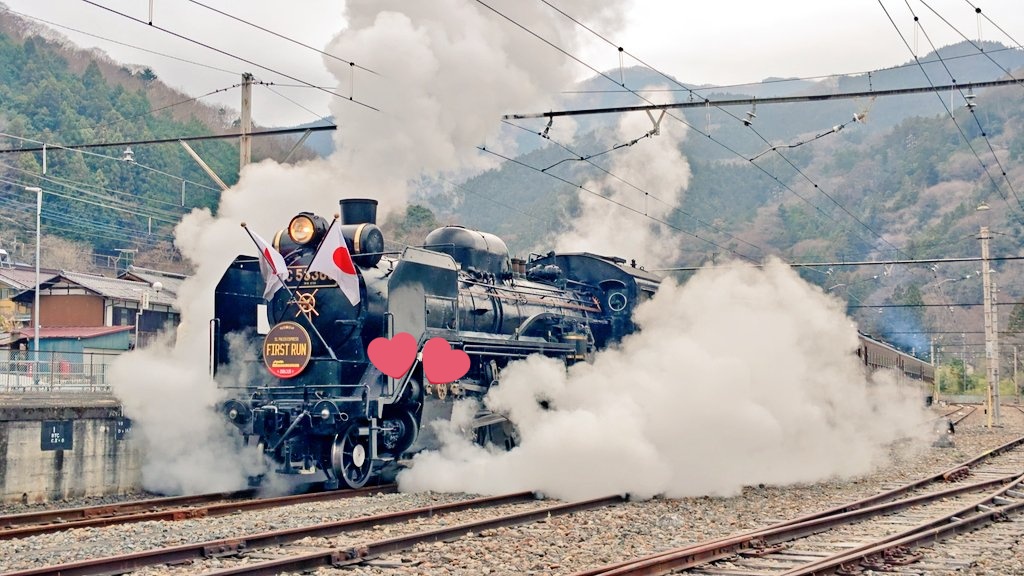 minya_1222's tweet photo. 三峰口駅出発の吹鳴
ここの吹鳴の大好きなポイントは、汽笛の音が山に響いて余韻がある事、やまびこなのかな？
今日は曇っていたせいか、いつもより長く響いていた気がします♪最高♡

 #秩父鉄道
 #三峰口駅
 #SLパレオエクスプレス
 #FIRSTRUN https://t.co/dkHhNDuSdQ