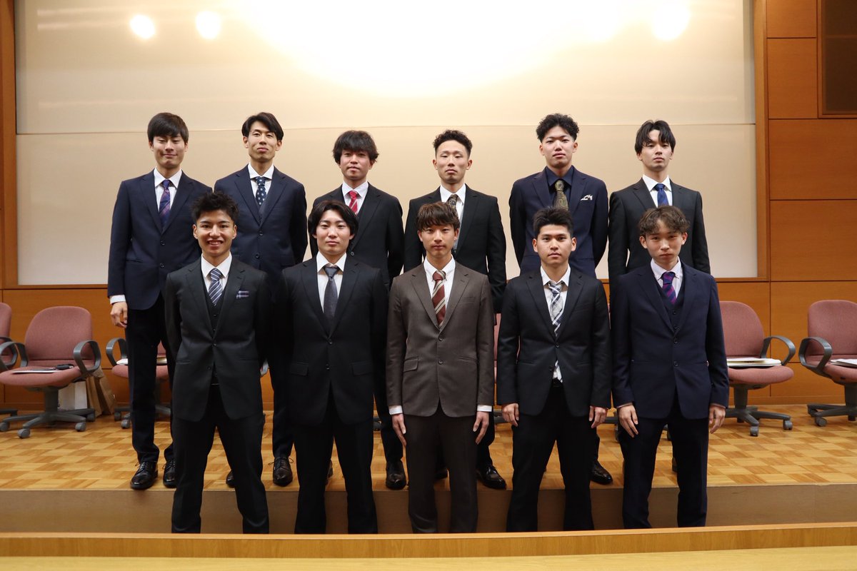 cgu_ekiden's tweet photo. 【卒業式】
本日、中央学院大学の卒業式が行われ、駅伝部の11名も無事にこの日を迎えることができました。 4年間の努力と成長に心から敬意を表します。 社会人として新たな一歩を踏み出す彼らの活躍を、これからも応援しています。 
卒業おめでとう！！

#中央学院    #箱根駅伝
#駅伝　　　#箱根駅伝予選会
#CGU          #フラッシュイエロー
#マラソン　#全日本大学駅伝
#出雲駅伝　#中央学院大学
#卒業式