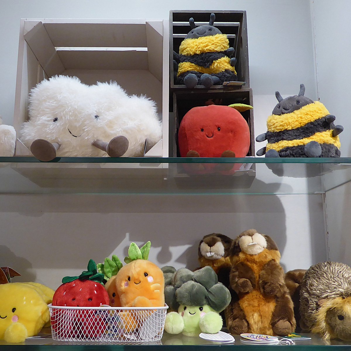 CatherineRosamundLowe tweet media