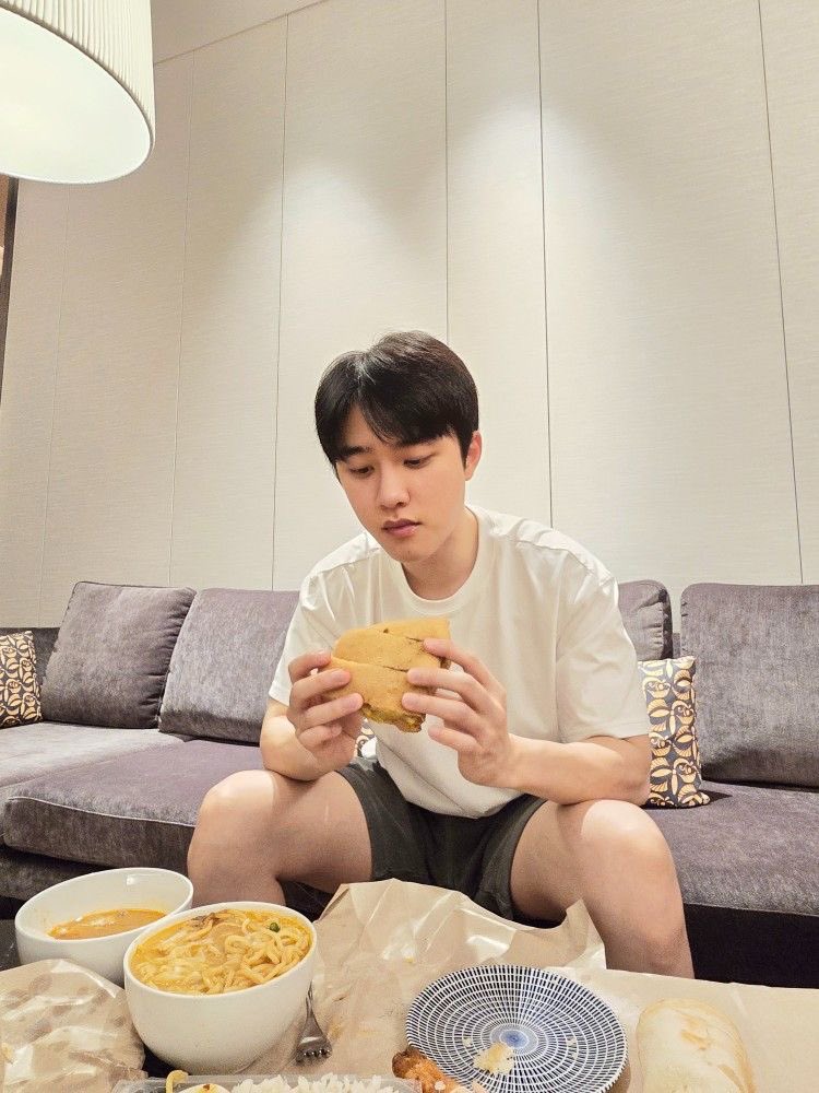 D012o_'s tweet photo. 도경수 남친짤 https://t.co/aWiSJsX5tg