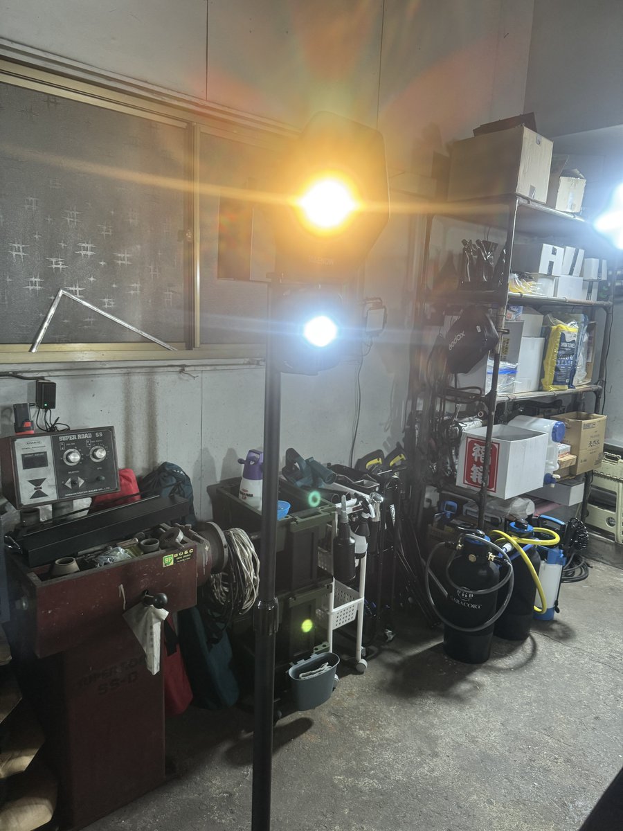 研磨ライトにオススメです🤣

最大1500lm
Cタイプ充電
三脚に付けれる＋磁石＋フック付き
モバイルバッテリーにも🤣
ファクリトリーギアで買えば保証付き

デメリットは
とても不要な赤点滅があります。
※ON OFF出来るから
デメリットではない気もする