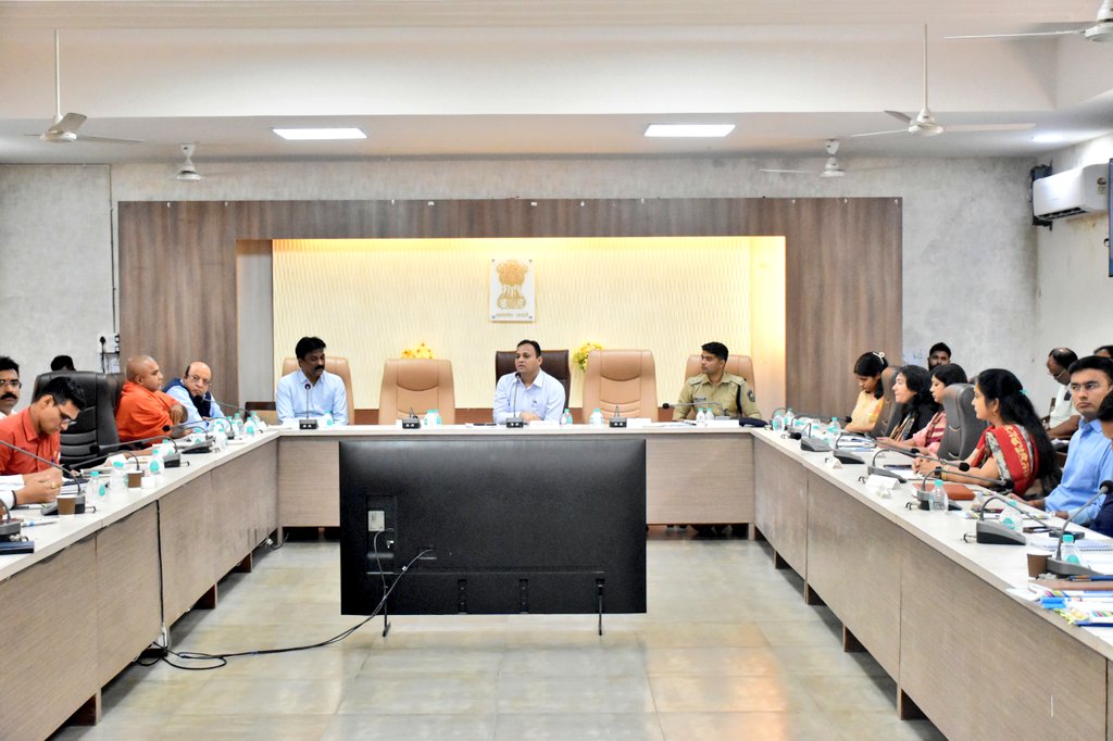 Collector & DM Bharuch tweet media