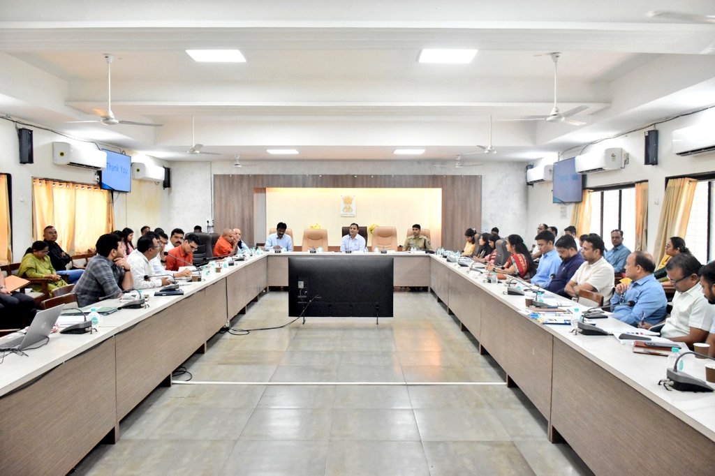 જિલ્લાના પદાધિકારીશ્રીઓ અને જિલ્લા સંકલન સમિતિના અધિકારીશ્રીઓ સાથે આજ રોજ સંકલન સમિતિની સમીક્ષા બેઠક યોજવામાં આવી.
<a href="/CMOGuj/">CMO Gujarat</a> 
<a href="/InfoGujarat/">Gujarat Information</a>