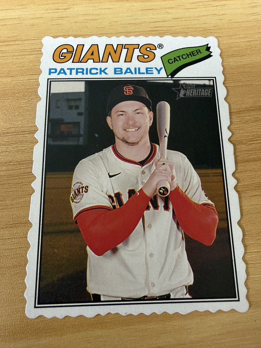 f8Nmhg2MYg98256's tweet image. @BROTHERS_KAZU さんのところで買うと当たると噂を聞いて🫢
早く届けてくれてありがとうございました！
大谷さんの映画のワンシーンみたいなインサート嬉しい！
オートはレジェンドのCARTON FISK!
そろそろ現役のオートくれよ…
知らないレジェンドのオートはもうええて…
あとギザギザカードも出た笑