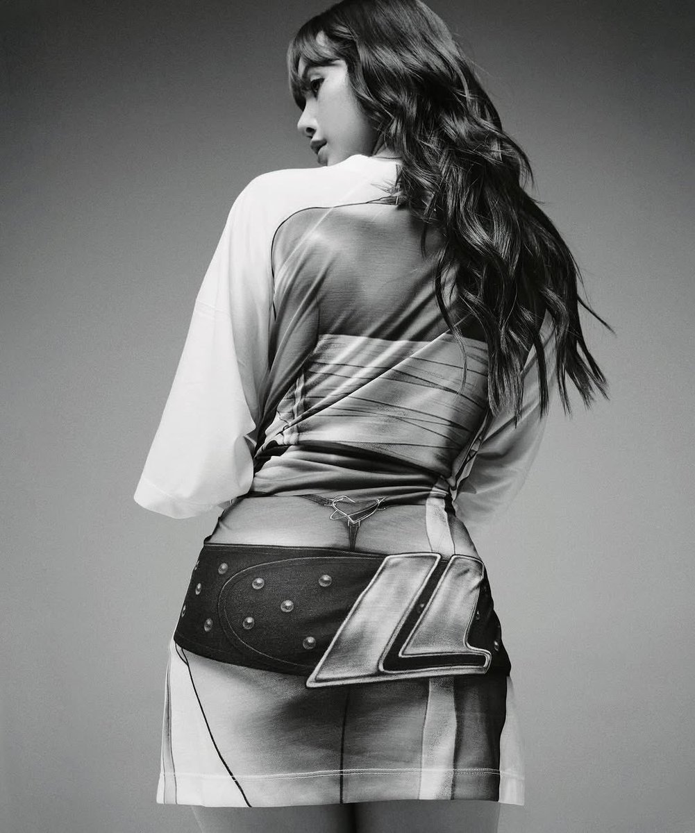 LISA looks insanely hot and effortlessly chic in new photos for her LLOUD x IWANNABANGKOK Gym Collection.