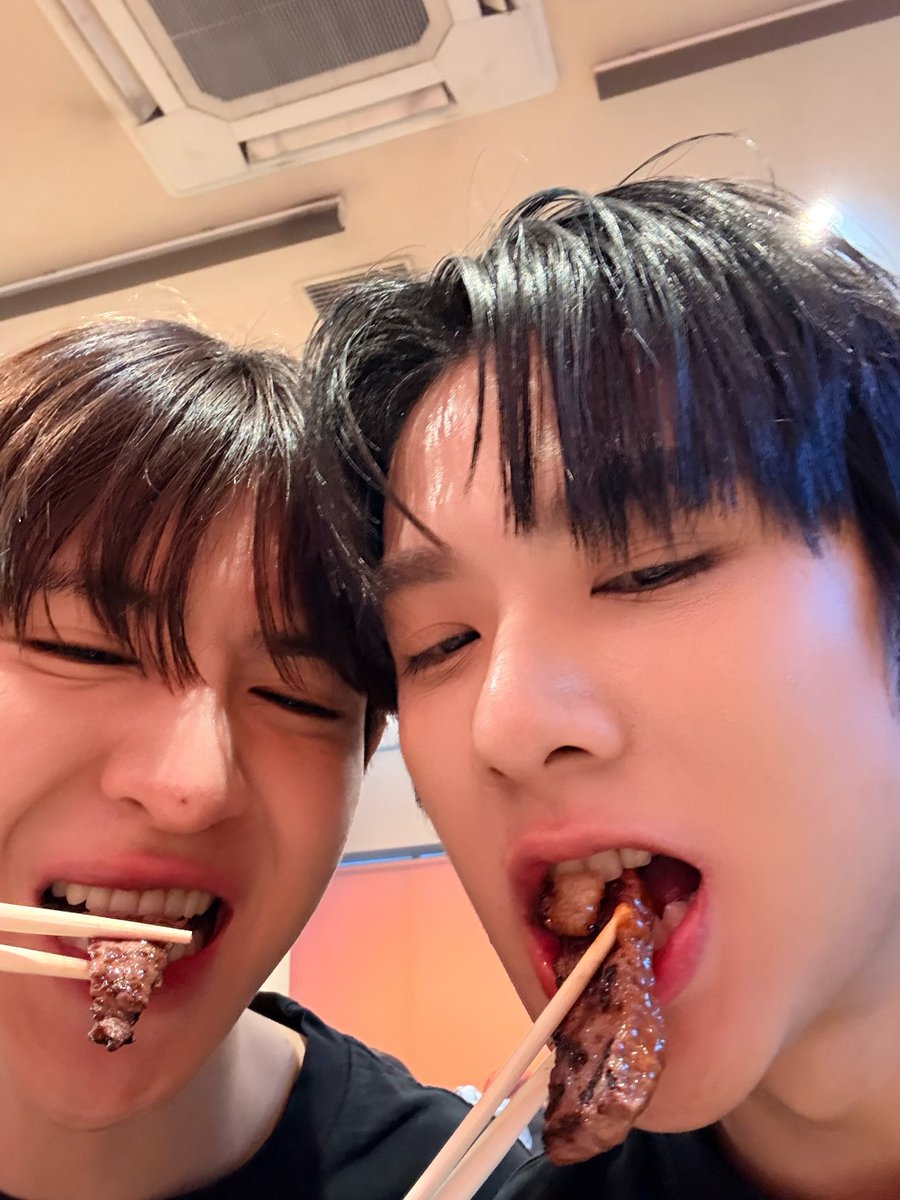 ปะป๊าา พากินเนื้อ
<a href="/Jamessu_w/">JS</a>