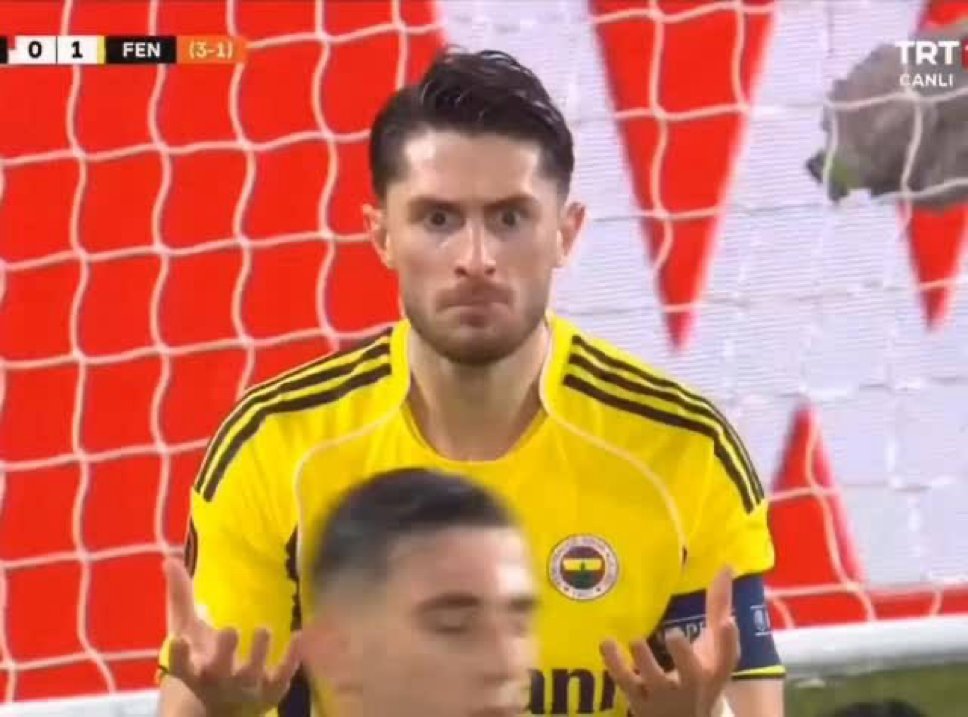 HonoreDeBerke's tweet photo. geseli akrabaların futbol sohbetini dinledikçe https://t.co/FxhVMbc3q3