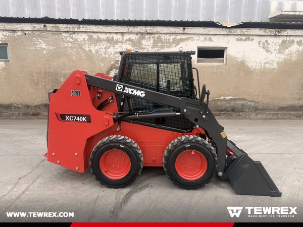 🚜 EXPORTCASE ➡️TEWREX exported 1 unit of XCMG XC740K Skid Steer Loader
✔ 1–3T
✔ 0.45 m³
✔ 575 mm
Compact &amp; powerful 💪
#XCMG #TEWREX #SkidSteer #Construction