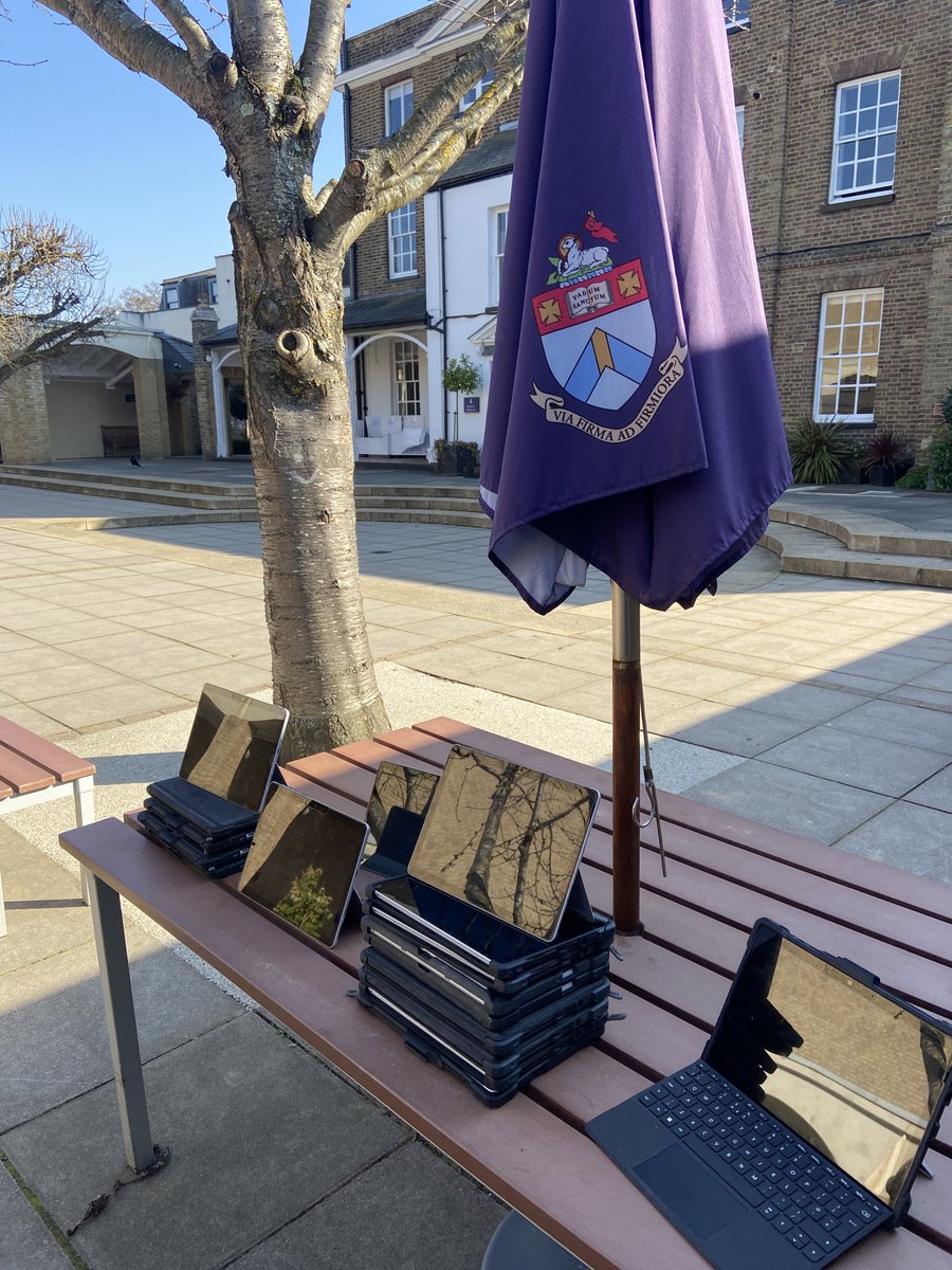 hallifordhead's tweet image. We are so pleased to donate our surplus IT equipment to The Air Ambulance Service. While no longer modern enough for our day‑to‑day work, it remains in great condition, and we are delighted that it can continue to make a difference for a fantastic cause. #donation