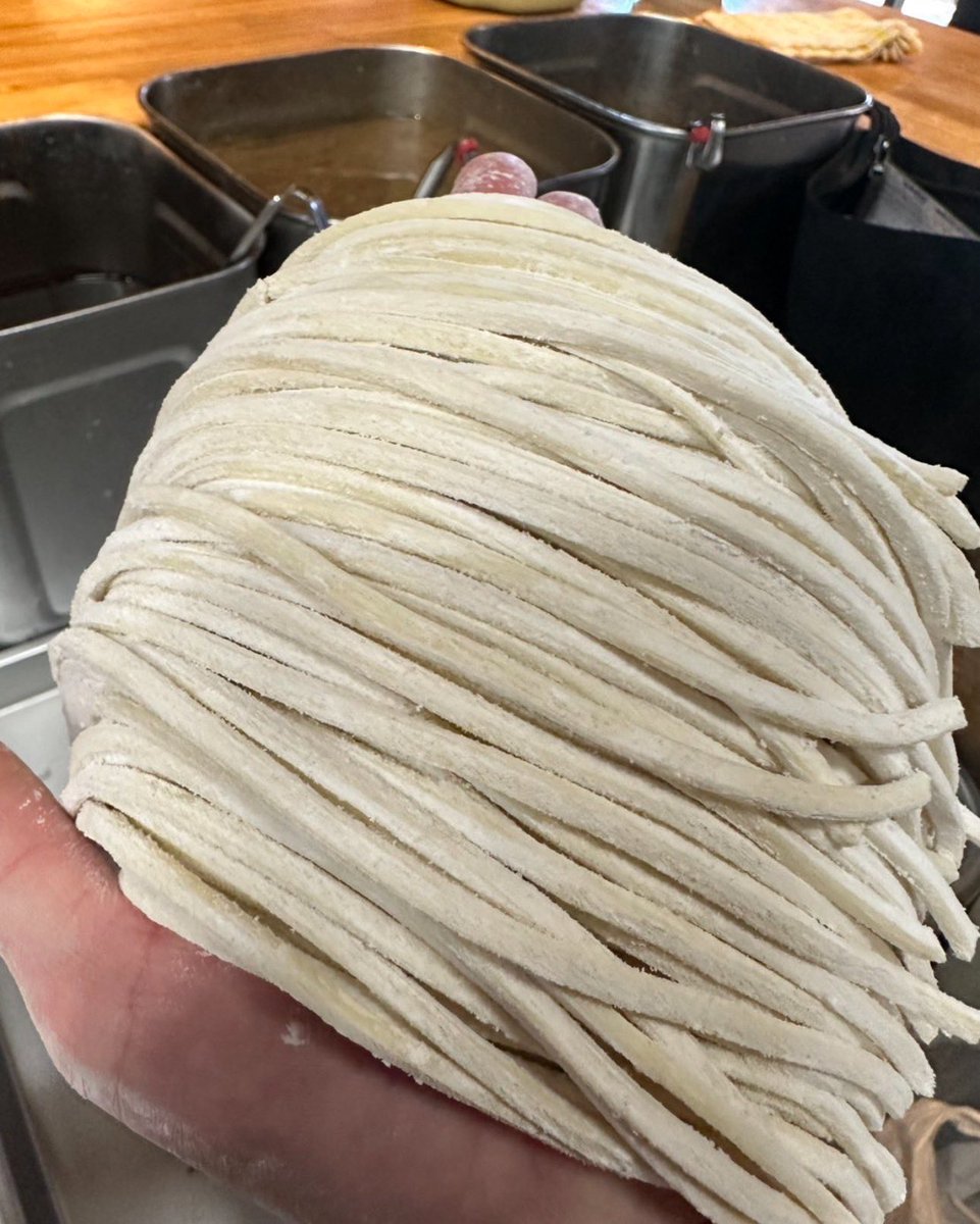 mendorokuzen's tweet photo. 夜の部間もなく開始致します

18:00〜25:30

今日のきまぐれ
生姜味噌ラーメン
味噌バターラーメン

いつもより太い手揉み麺作りました
手揉み・ストレート選べます
限定麺とお伝えください

宜しくお願い致します🍜 https://t.co/rUEhQs6xkF