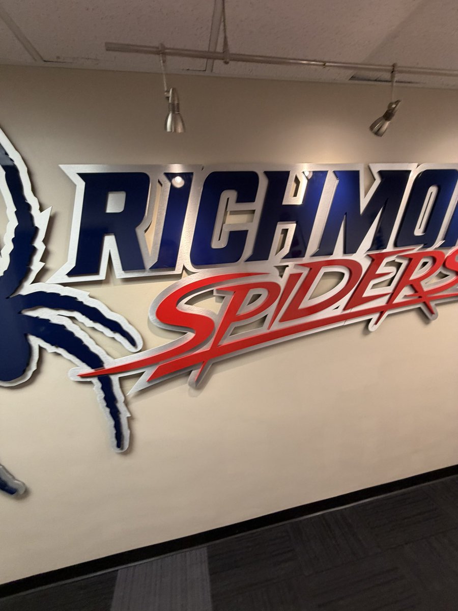 Nvaughn2028's tweet photo. Had an amazing tour at The University Of Richmond, Thank you @CoachZach_  it was great meeting you and I look forward to coming back !! https://t.co/2u2MwDUD7d