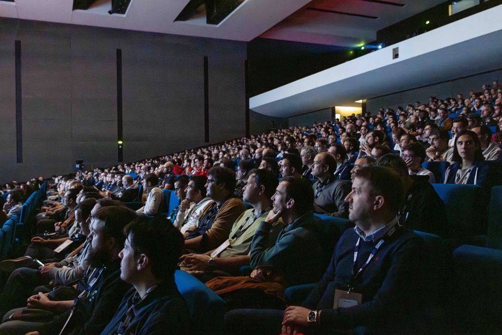 bdxio's tweet image. 📸 Les photos 2025 sont en ligne !
👉 flickr.com/photos/bdxio/a…

🚀 L’édition 2026 (29 &amp;amp; 30 octobre) se prépare déjà !

#BDXIO #TechCommunity #BordeauxTech 

Suivez-nous sur: bsky.app/profile/bdxio.… et instagram.com/bdx.io

Photos / Vidéo © Léo Coulongeat / Marina Bourdais