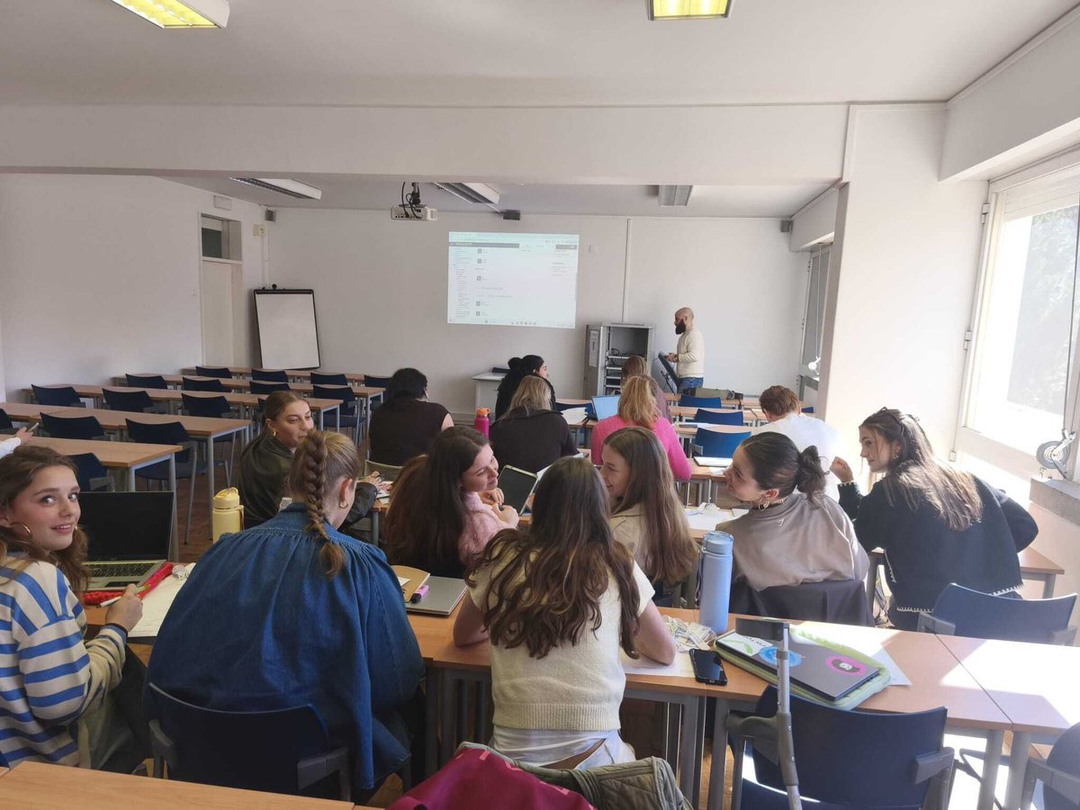 ESSAlcoitao's tweet image. Teve início a 9.ª edição do International Minor in Acute Care, promovido pela ESSAlcoitão.
Participam estudantes de fisioterapia de quatro universidades dos Países Baixos: @hanze, HU Utrecht, Saxion e Leiden.

#essalcoitao #santacasa #minor #acutecare #erasmus #erasmusplus