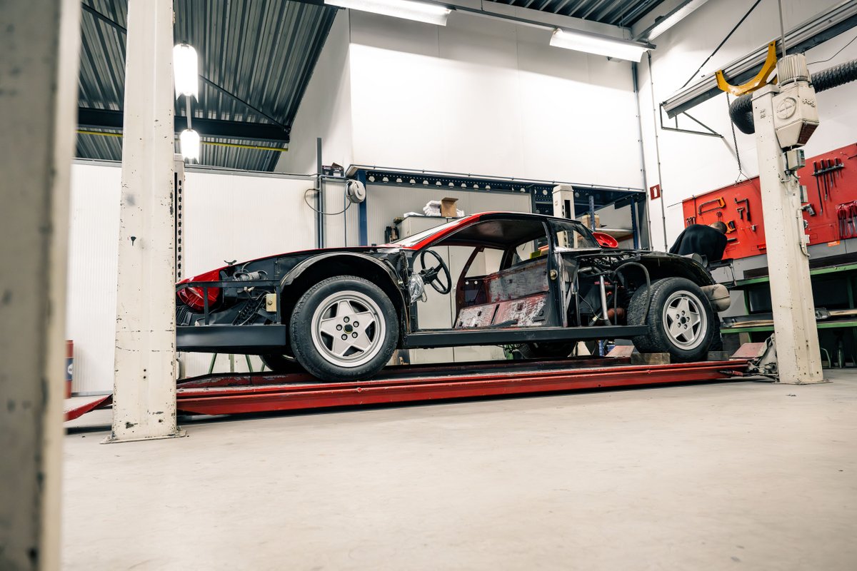 NielsvanRoij's tweet image. Precision, in every surface.

The result of countless hours, eventually reduced to a single, coherent form. Our Guida Touring Sport in progress, last year.

#automotive #craftsmanship #coachbuilt #engineering #bespoke #bespokecars #cardesigner #nielsvanroijdesign