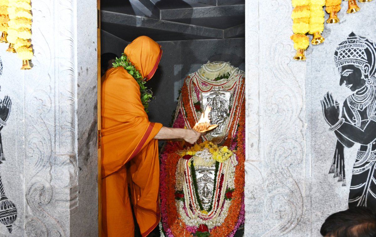 ShankaraPeetha's tweet photo. ಶ್ರೀಸವಾರಿ:
ಉಪ್ಪುಂದದ ನಾಗರಬಿಲ್ಲೆ ಶ್ರೀರಾಮ ಭಜನಾ ಮಂದಿರ - ನೂತನ ಮಂದಿರ ಲೋಕಾರ್ಪಣೆ ~ ಪುನಃ ಪ್ರತಿಷ್ಠೆ ~ ಬ್ರಹ್ಮಕಲಶೋತ್ಸವ

16-03-2026 https://t.co/QgrMXxQDBr