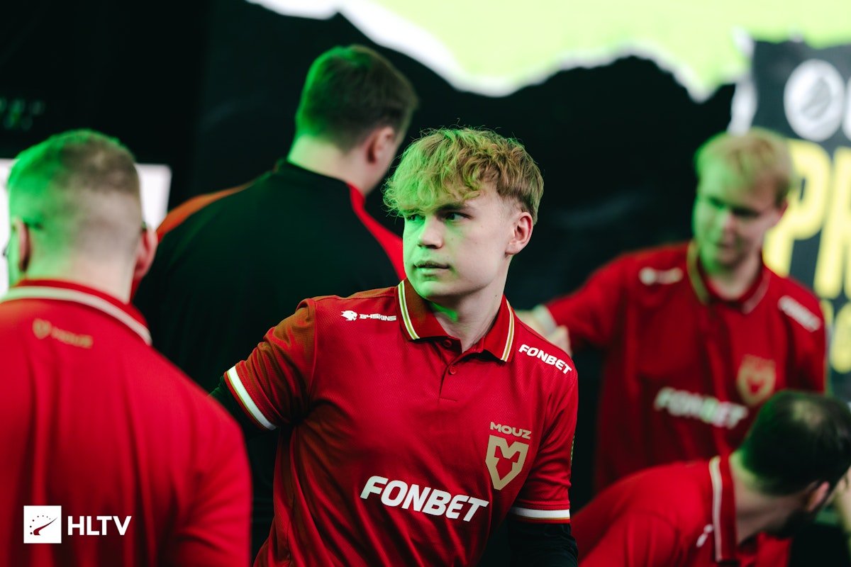 Futurist tweet media