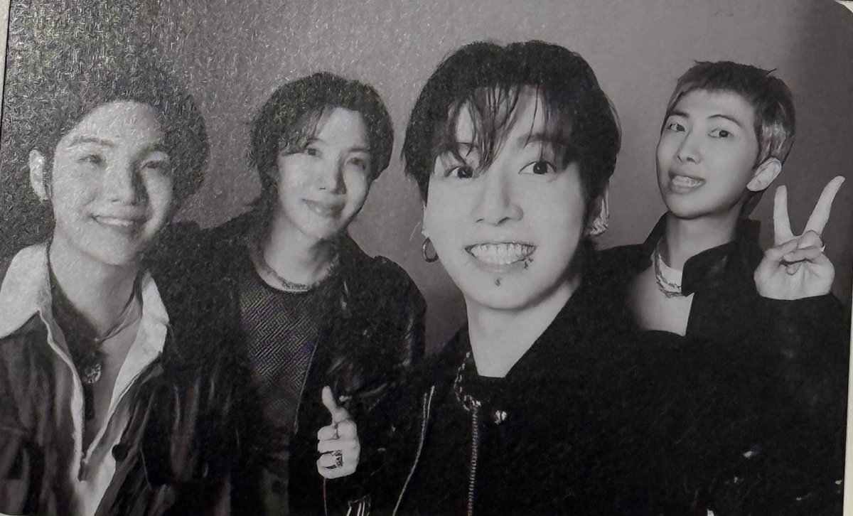 seokjinbit's tweet photo. PHOTOCARD OF JUNGKOOK WITH HIS RAPPER HYUNGS OMG AWWWWWW https://t.co/0iHCNKC9kg