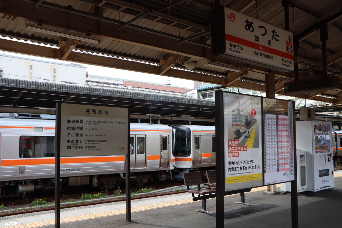 かたふく tweet media