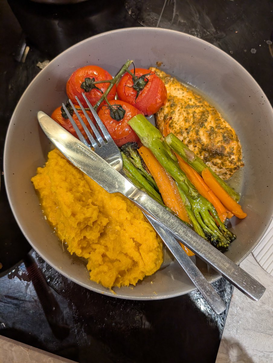 laura ♌ tweet media