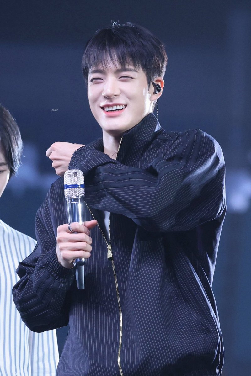 นีน่อลี tweet media