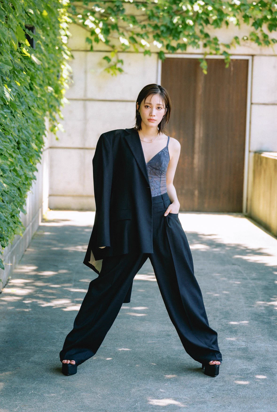 【直筆サイン入り本＆チェキ風カード等】中村ゆりかさん写真集Yu LU ri NA 中村ゆりか写真集 『Yu LU ri NA』 5/20発売【公式】 on X: 