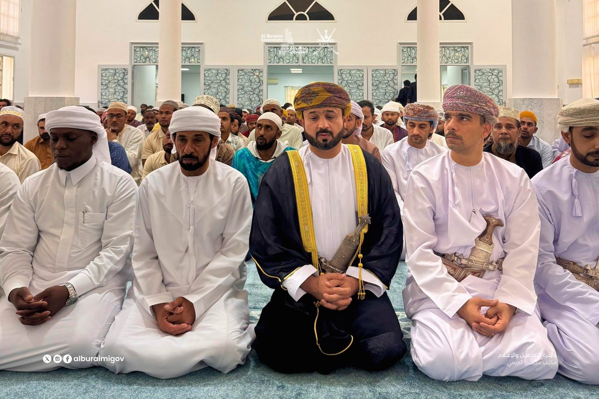alburaimigov's tweet photo. وفي نيابة الروضة، أدّى الدكتور هلال بن سعود الحاتمي نائب والي محضة بنيابة الروضة صلاة #عيد_الفطر_المبارك في مصلى العيد بالنيابة، بحضور عددٍ من المواطنين والمقيمين. https://t.co/y5JoFJLMeJ