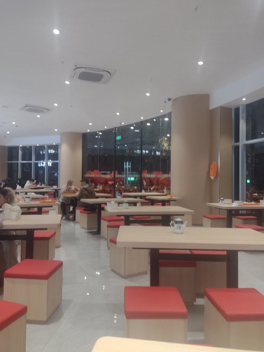 Gerda Van den Hout tweet media