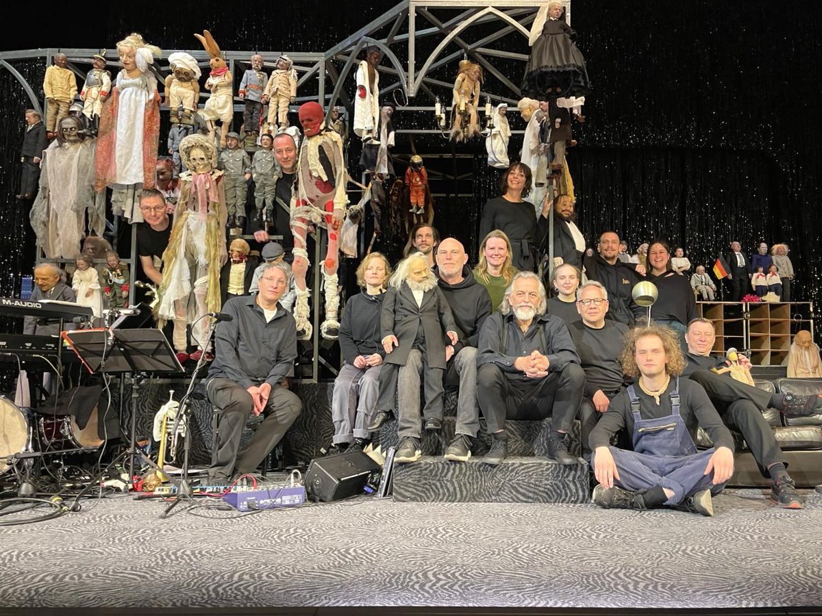 Berliner Ensemble tweet media