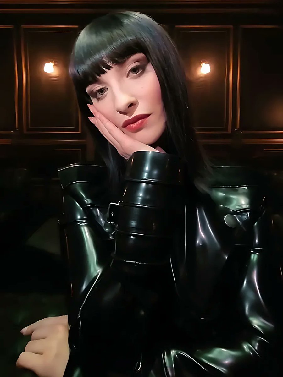 WearLatex | LatexVideos tweet media