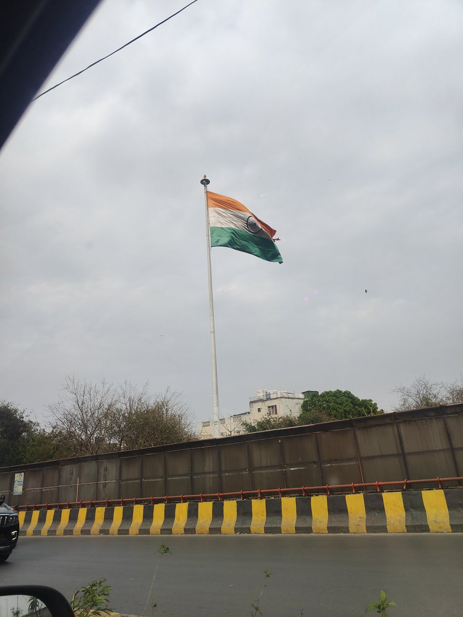 National Flag at Ring Road near Naraina Flyover in Delhi is seen torn.
This is a matter of national dignity and requires immediate attention.
Request urgent replacement.

Kindly look into this at the earliest.
@DelhiPWD <a href="/MCD_Delhi/">Municipal Corporation of Delhi</a> <a href="/DelhiPolice/">Delhi Police</a> <a href="/CMODelhi/">CMO Delhi</a> <a href="/LtGovDelhi/">LG Delhi</a> <a href="/Umang_bjp/">Umang Bajaj</a>