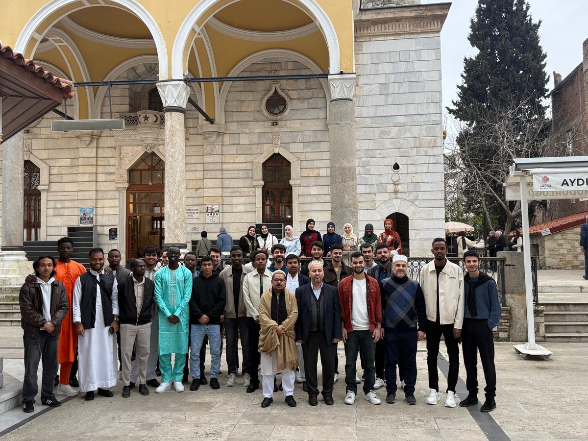 aydinuod's tweet photo. Uluslararası Öğrencilerimiz ile bayram namazında Ramazan Paşa Camiisinde bir araya gelerek bayramlaşmamızı gerçekleştirdik. 

Hayırlı Bayramlar ✨ https://t.co/sEhDhmUFNf