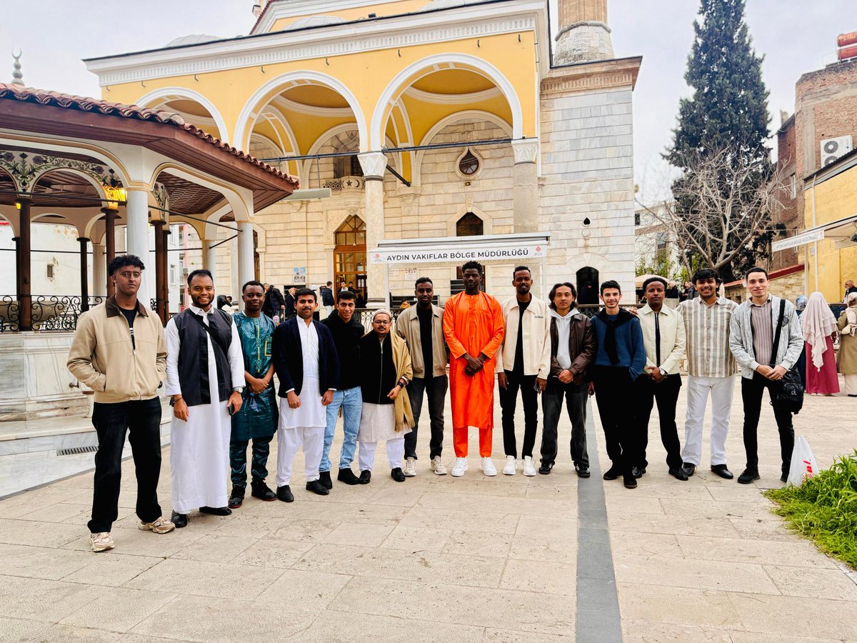 aydinuod's tweet photo. Uluslararası Öğrencilerimiz ile bayram namazında Ramazan Paşa Camiisinde bir araya gelerek bayramlaşmamızı gerçekleştirdik. 

Hayırlı Bayramlar ✨ https://t.co/sEhDhmUFNf