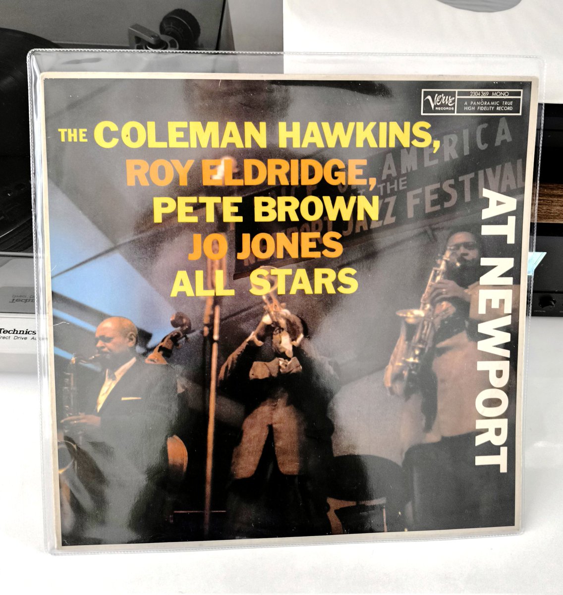 elsotaescala's tweet photo. "The #ColemanHawkins🎷tenor #RoyEldridge🎺 #PeteBrown🎷alt #JoJones🥁 All Stars at #Newport" amb #RayBryant piano #AlMcKibbon baix... o com #NormanGranz, insigne PRODUCTOR de #Verve, va ENREGISTRAR-LOS (1957) dins d'aquest PRESTIGIÓS FESTIVAL. Tota una CELEBRACIÓ del MILLOR #Jazz https://t.co/AvJJBkq9jY