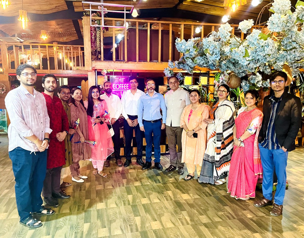 ahcisylhet's tweet photo. Bridges of friendship !

AHCI Sylhet officers joined the alumni of Bangladesh Youth Delegation to India or BYD in #Sylhet for #Iftar. The youth hold the keys to a brighter future of 🇮🇳🇧🇩 partnership. 1/2
@MEAIndia
#EidMubarak  
@IndianDiplomacy 
@ihcdhaka https://t.co/6efG2WfxiG