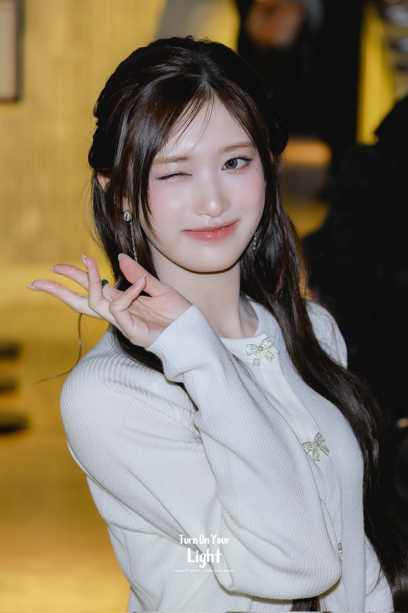260319
#아이브 #IVE #이서 #이현서 #LeeSeo #イソ
