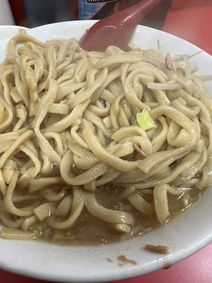 ラーメン二郎 一橋学園店
小900円（麺少なめ）
生卵100円
アブラ

今日は久しぶりの麺友さんと久しぶりのお店へ
柔らかめの平打ち麺と乳化したスープが良いですね
メンスクでもお腹いっぱいです
ごちそうさまでした