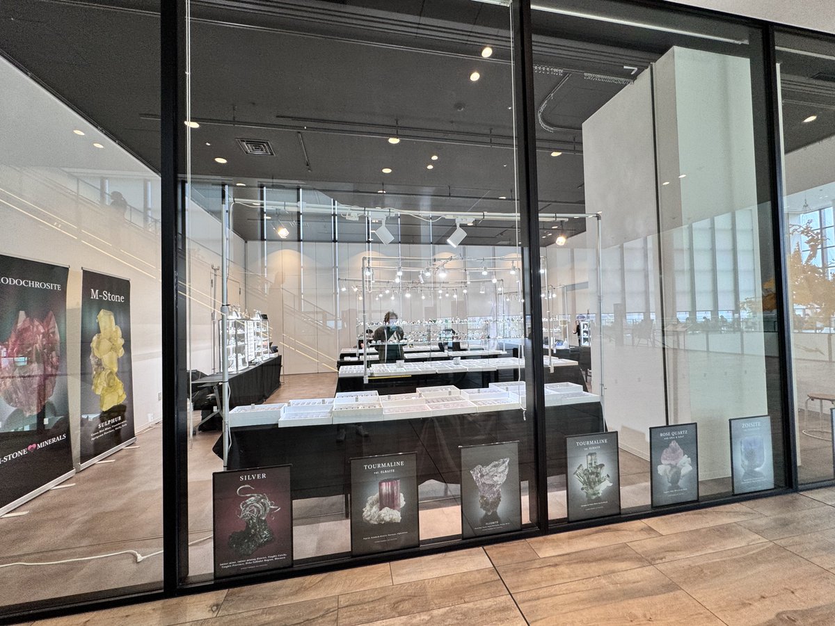 Mstone_Minerals's tweet photo. 「 札幌展 」 ご案内です✨

5月1日(金) 10時〜19時
5月2日(土) 10時〜17時

札幌文化芸術交流センター SCARTSにて沢山の鉱物標本を展示販売いたしますのでどうぞ会場へお越しくださいませ♪

沢山の新着品も多数ご準備いたしましたよ😁
楽しみにお越しくださいませ❣️

#札幌展 #鉱物標本販売 https://t.co/tIwvnWqkFG
