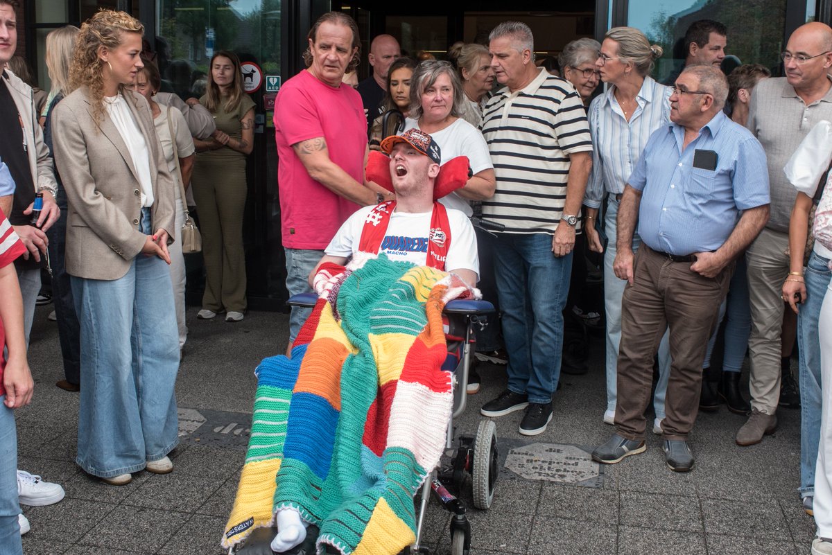 lookolouk's tweet image. 20-09-'25, precies een half jaar geleden. De mooiste dag van de afgelopen jaren. Meer dan 200 mensen die er waren voor Leandro. De #rideout met 152 V8 motoren.
Deze dag gaan we never en nooit niet vergeten. 
#feestophetleven #Leandro #trotsop