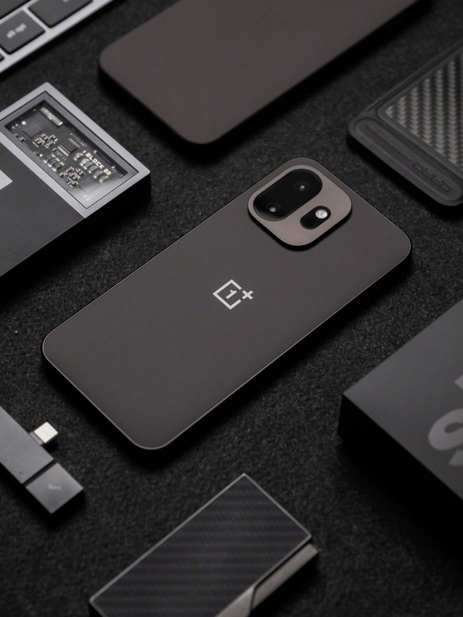 Debayan Roy (Gadgetsdata) tweet media