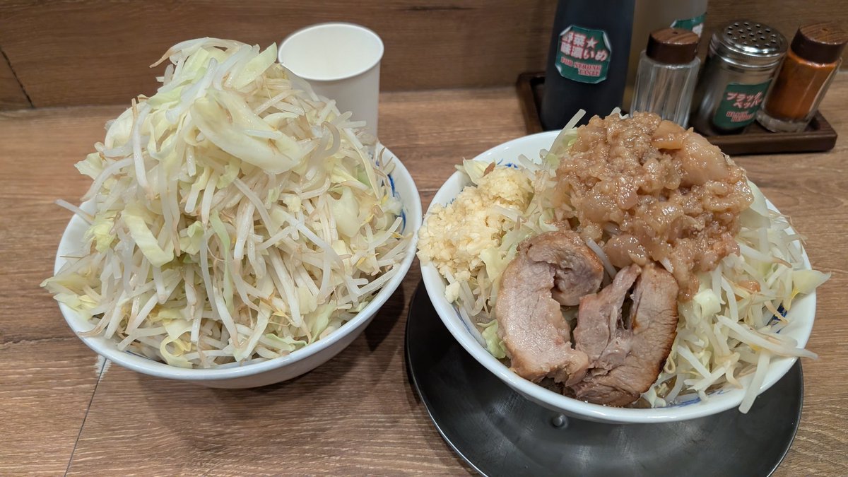 oak_tekito's tweet photo. 最近ストレスが半端ない感じだったこともあり
大宮に来たついでに行ってみたかったジャンクガレッジさんへ

調子に乗って全部トリプルにしちゃったけどどうにかなった（した）
美味しゅうございました。
ただ、野菜（1.2kgらしい）でスープが薄まっちゃったのは反省点 https://t.co/gyckEVUfRa