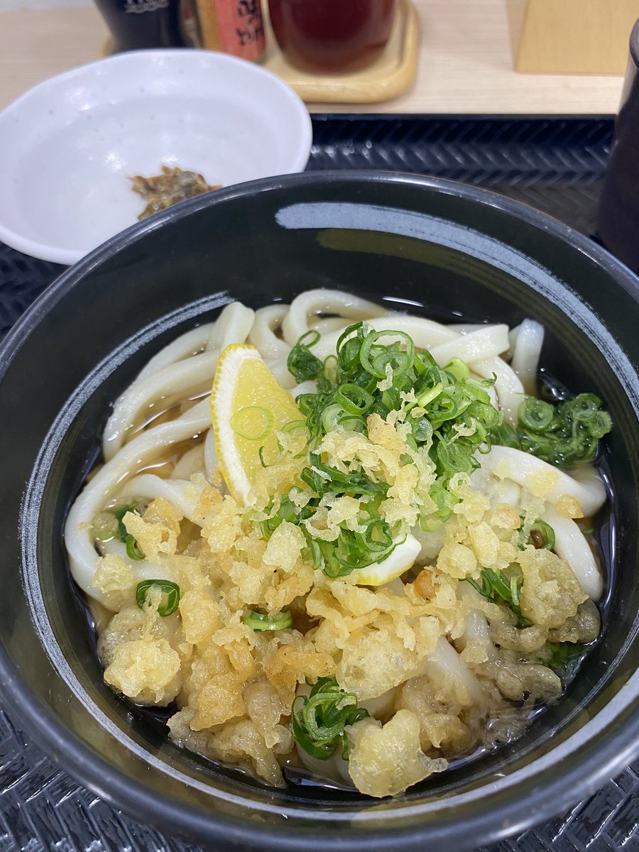 support3405's tweet photo. うどん食べます😋 https://t.co/jj03zJBwNG