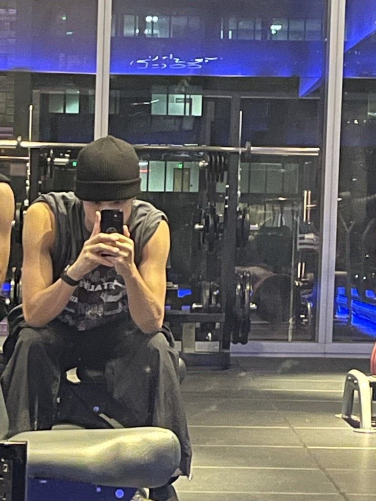 wy's purple strap (˶˃⤙˂˶)| JINNIE DAY 🎉💙 tweet media