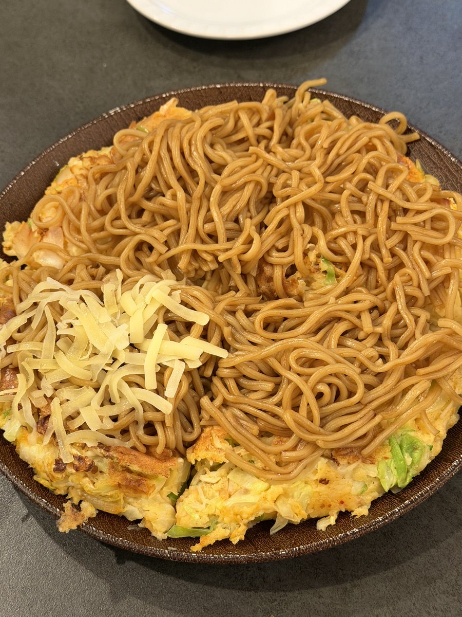 広島風お好み焼きを作りたかっただけなのにただの炭水化物爆弾が出来ちゃった https://t.co/cFJjXwOJmp
