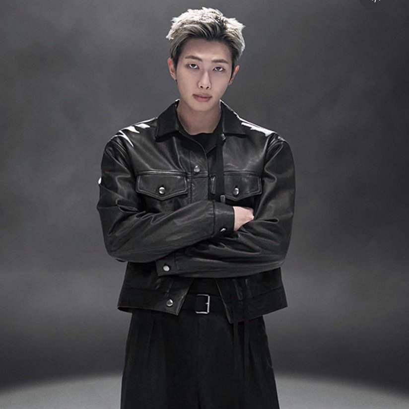 sweetkthland's tweet photo. — ¡MEDIANTE UN COMUNICADO EN WEVERSE ANUNCIARON QUE LA PARTICIPACIÓN DE #RM EN EL CONCIERTO DE #BTSLiveonNetflix SERÁ LIMITADA YA QUE SUFRIÓ UN ESGUINCE EN EL TOBILLO!

Durante un ensayo el 19 de marzo, RM sufrió una lesión en el tobillo y fue trasladado a un hospital para + https://t.co/s0sEsLamM8