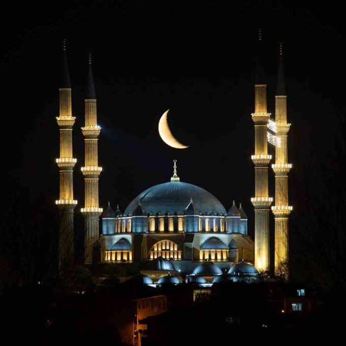 Bayramlar;
birlikte olmanın, paylaşmanın ve hatırlamanın en güzel zamanlarıdır.

Sevdiklerinizle bir araya geldiğiniz, huzur ve mutluluğu paylaştığınız nice güzel bayramlar dilerim.

Ramazan Bayramımız kutlu olsun.

#RamazanBayramı
#Selimiye