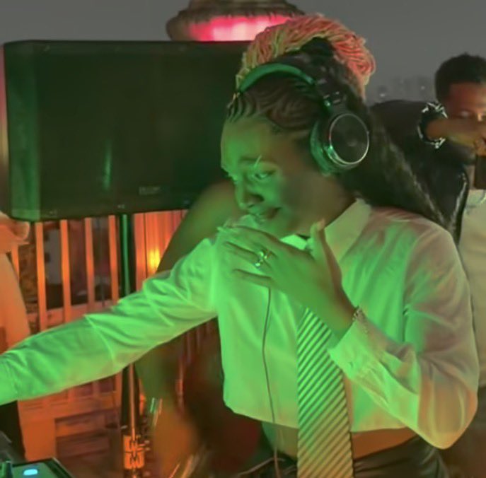 MALIK 🦚 tweet media