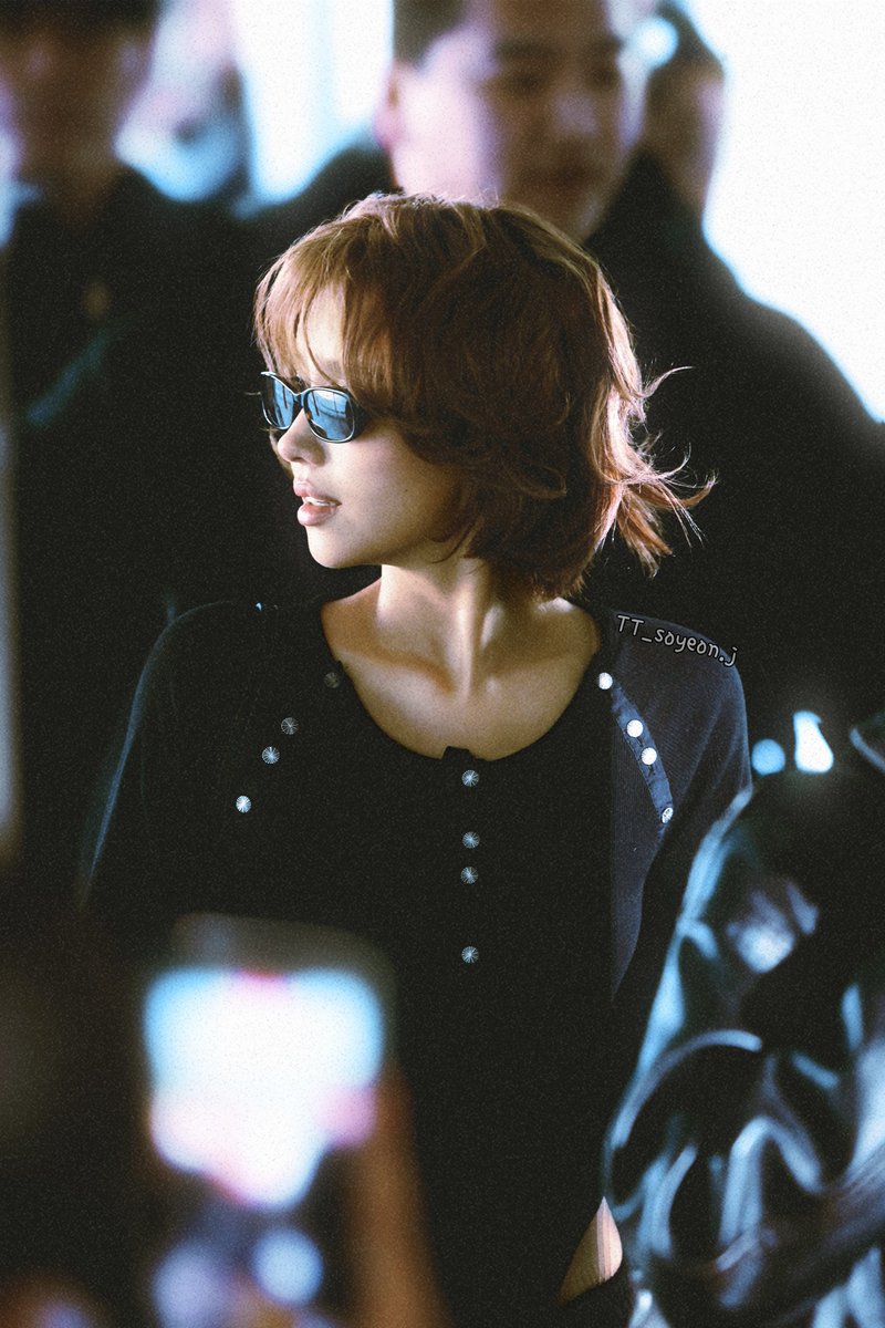 ttsoyeonjj's tweet photo. 260320 ICN🛫 BKK

오늘 올���랙 스타일 멋있다😎

#소연  #SOYEON  #ソヨン
#아이들 #idle https://t.co/hT0wLkf5i0